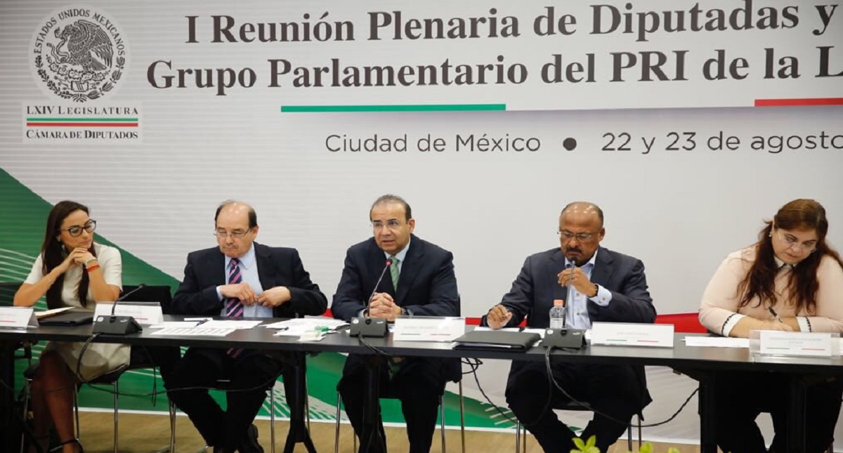 Navarrete Prida se reúne con diputados electos del PRI