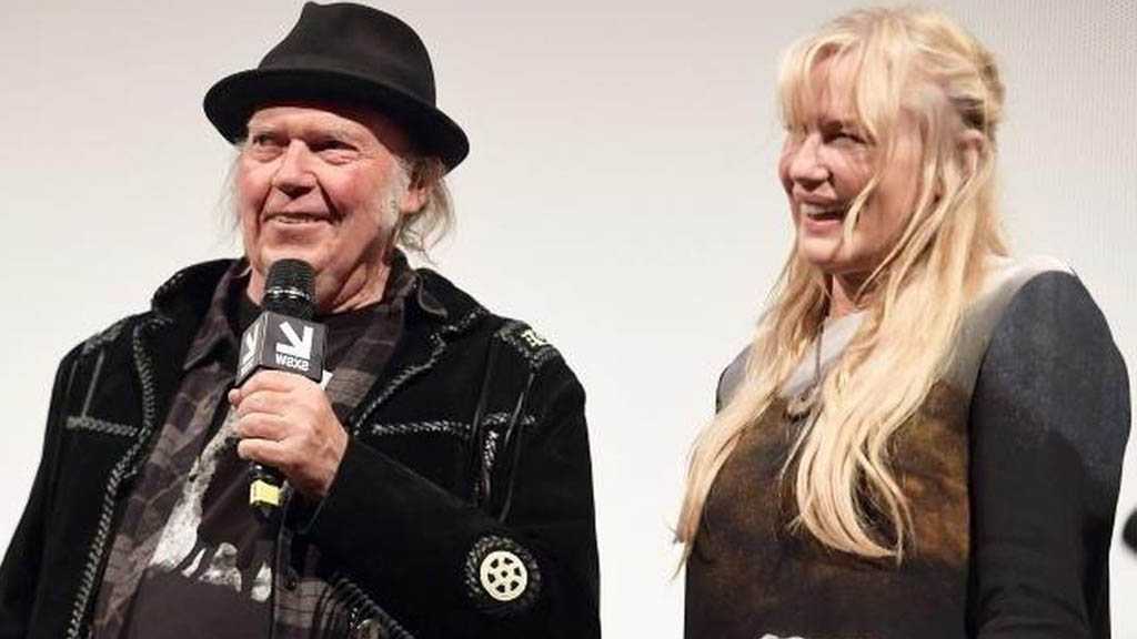Daryl Hannah y Neil Young se casan secretamente