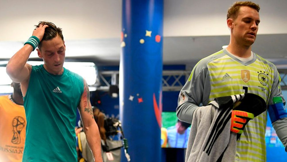 Neuer niega que Özil haya sufrido racismo en la selección alemana