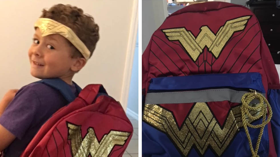 Gal Gadot aplaude a niño que usa mochila de la Mujer Maravilla - nino-wonder-woman-mujer-maravilla