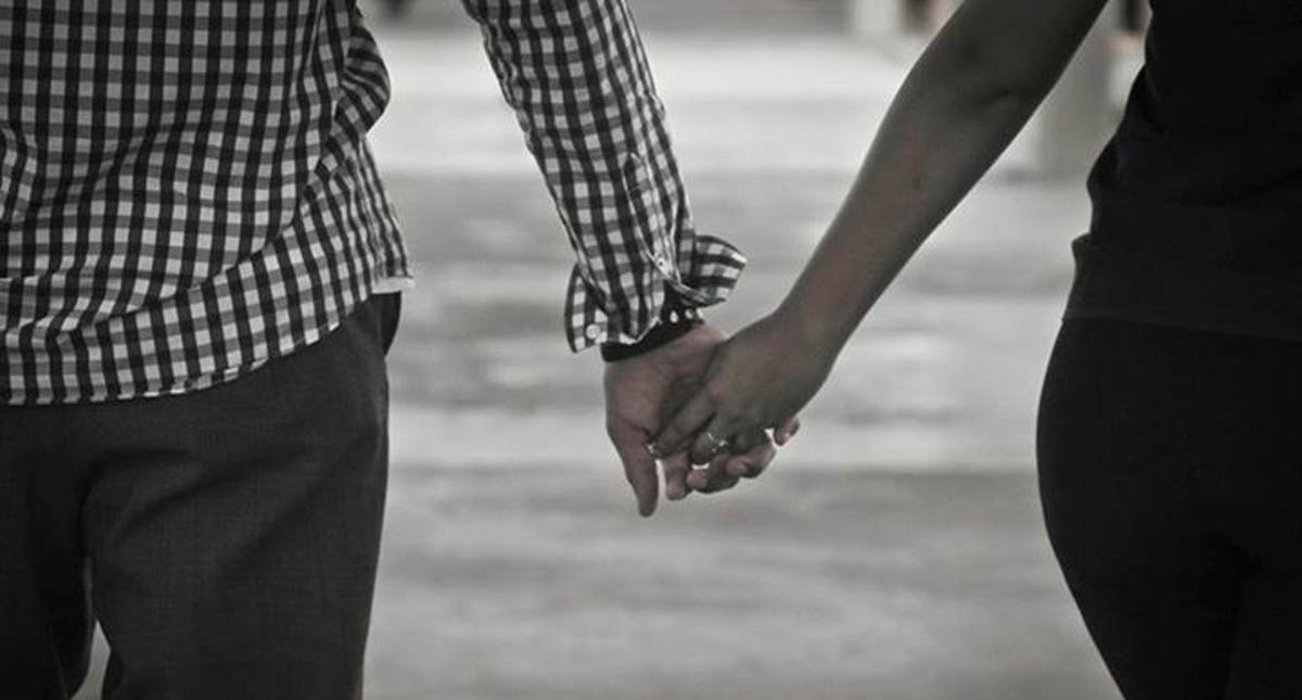 Joven rompe pacto suicida con su novio y lo deja caer a barranco - novios