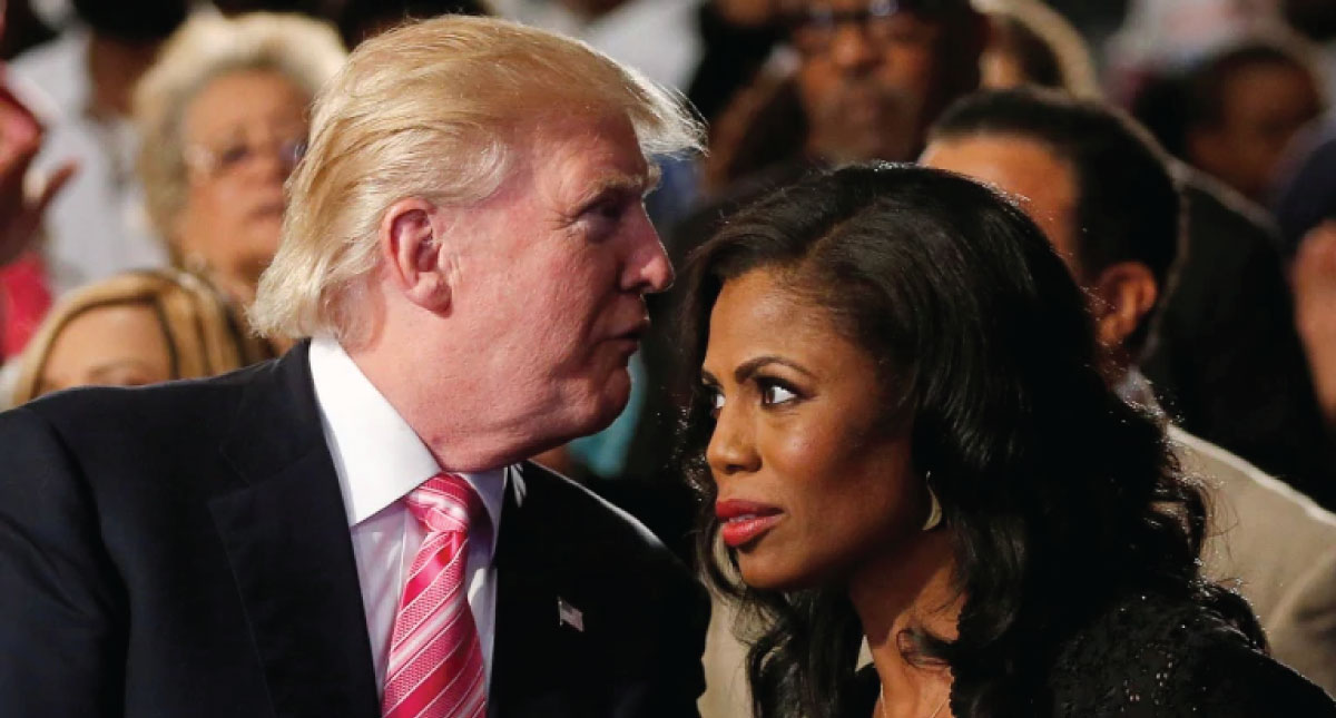 Revelan video de Michael Cohen abordando avión de Trump en 2016