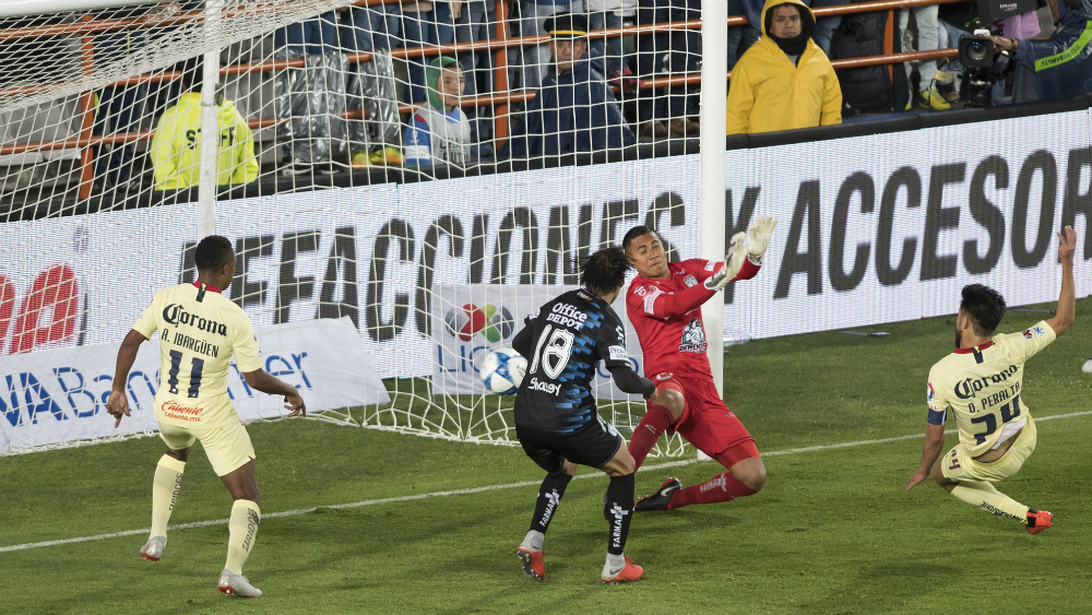 Un brillante Diego Lainez da victoria al América sobre Pachuca - oribe-peralta-gol-a2018-america