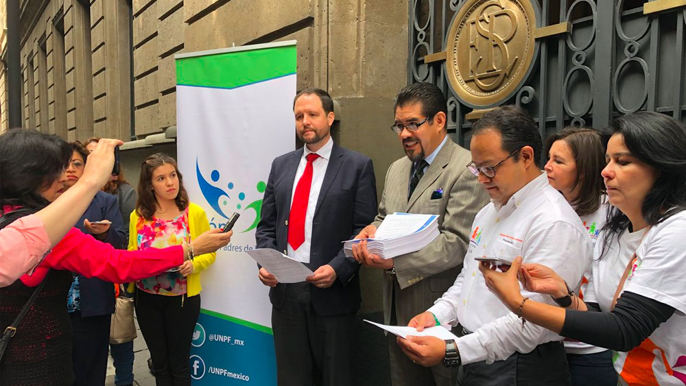 Padres de familia piden elegir contenidos de sexualidad en libros de la SEP