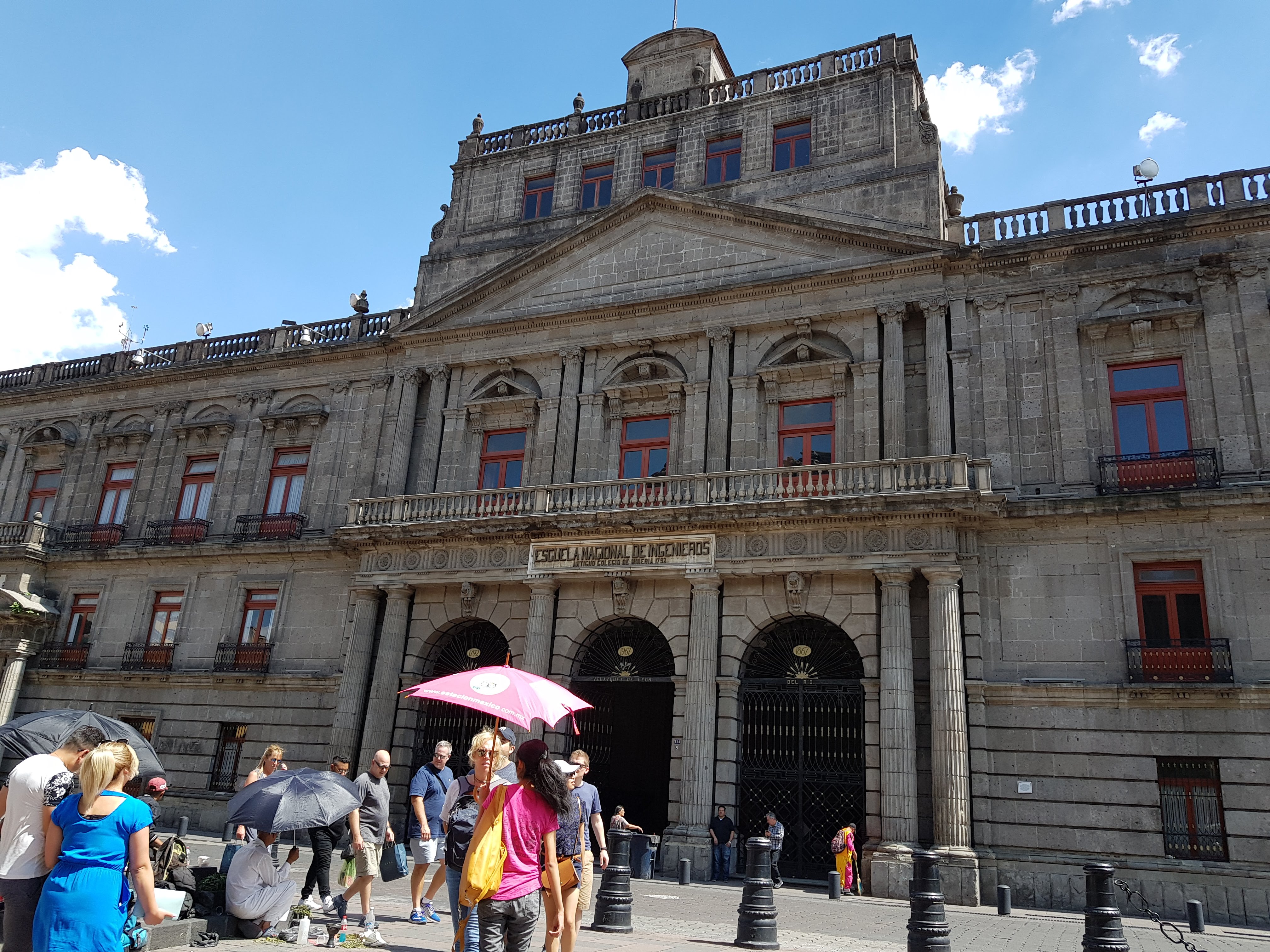 Cuatro chilangas que vinieron del espacio - palacio-de-mineria4