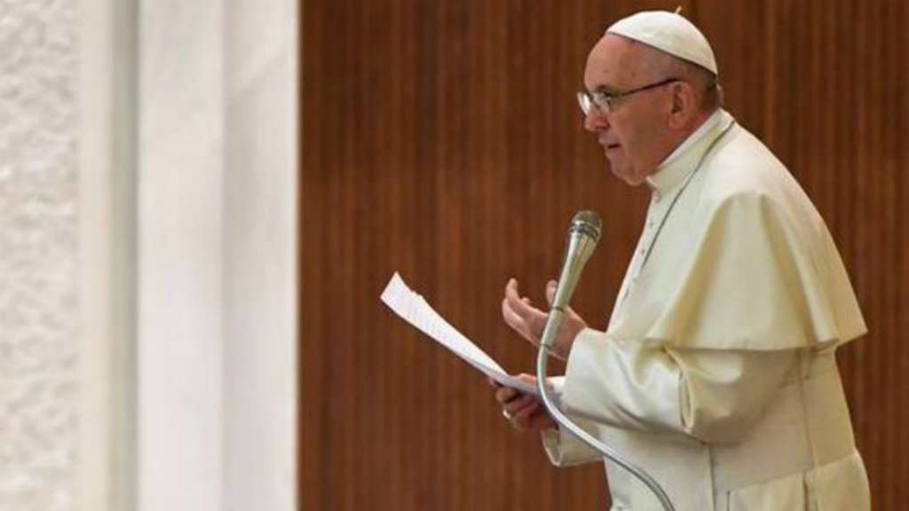 Exalto mando del Vaticano acusa al papa de encubrir abusos sexuales - papa-francisco-perdon-abusos