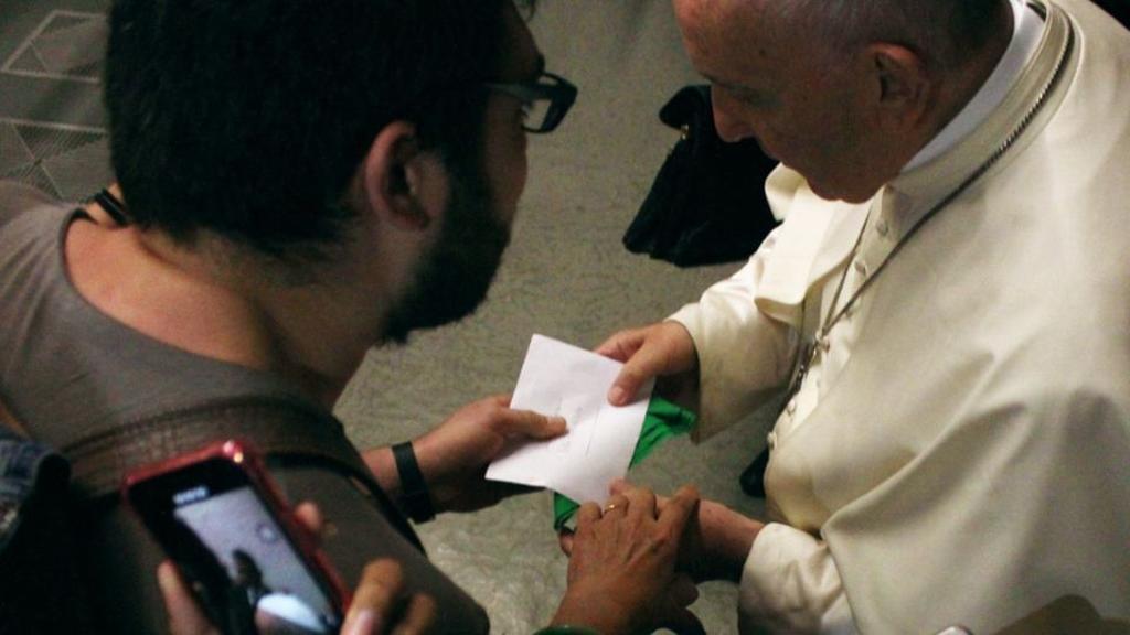 El regalo pro abortista al papa Francisco