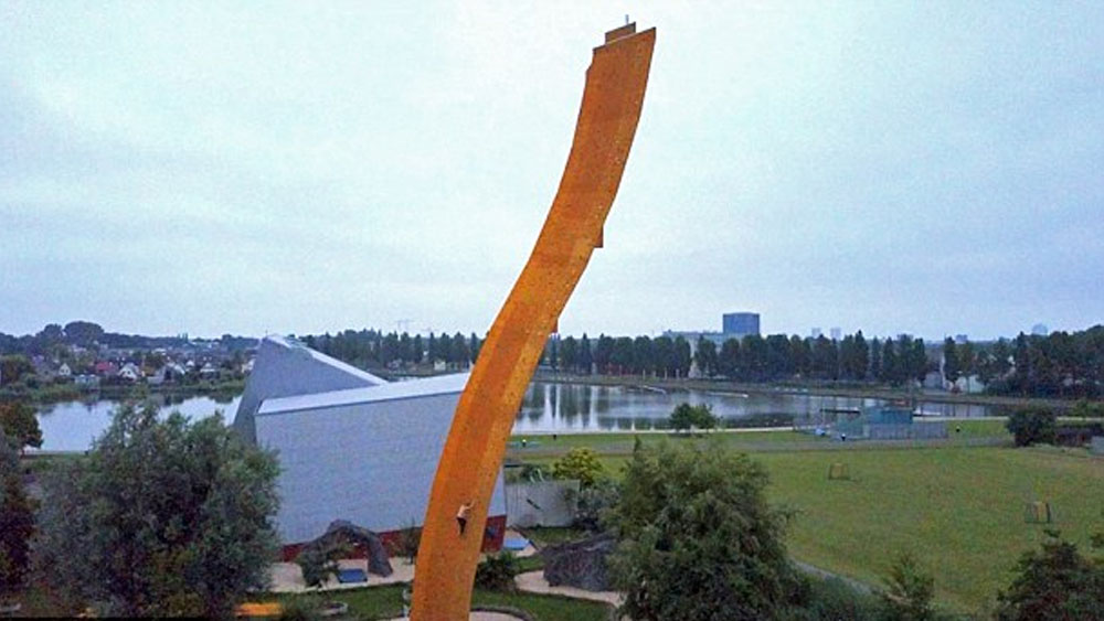 #Video Joven escala muro más alto del mundo sin cuerdas ni arnés