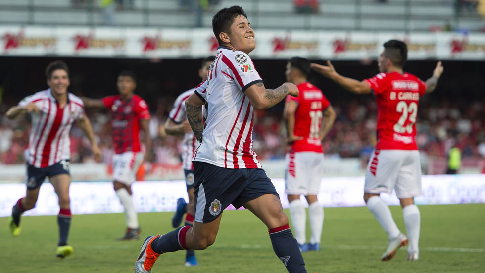Chivas aprovecha mal momento de Tiburones y obtiene su primer triunfo - partido-chivas-veracruz-2