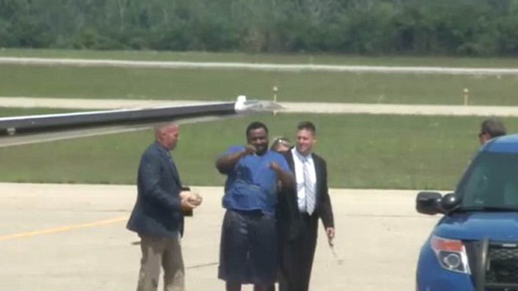 #Video Peligroso criminal hace el Kiki Challenge tras arresto