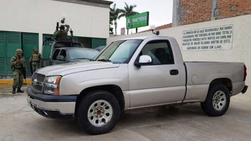 Perro ayuda a detener a hombre con droga y dinero en Chiapas - perro-droga-chiapas1