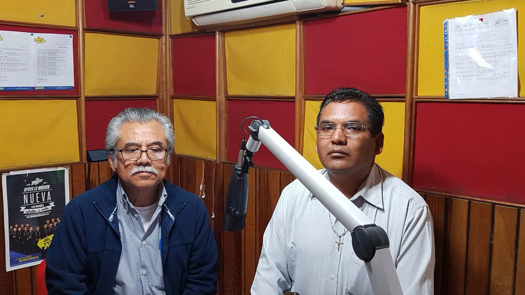 Intentan linchar a siete pintores de Ecatepec en Oaxaca - pintores-oaxaca-san-martin-tilcajete-2