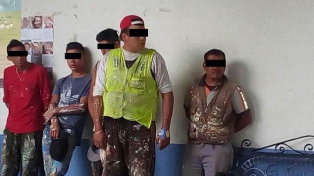 Intentan linchar a siete pintores de Ecatepec en Oaxaca