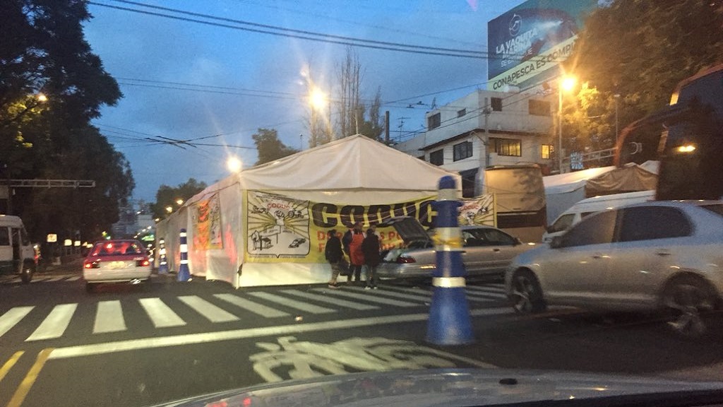 Mantienen plantón frente a Sagarpa afectando tránsito en Municipio Libre