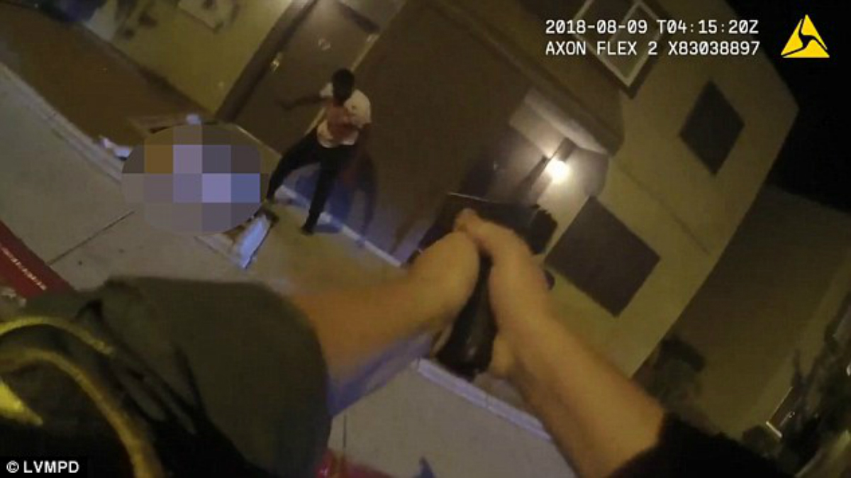 #Video Policía abate a hombre que apuñalaba a su pareja en Las Vegas