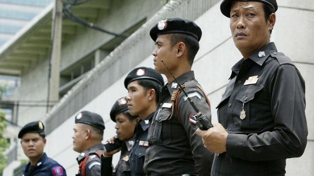 Olvidan a niña de tres años en autobús escolar y muere - policia-tailandia