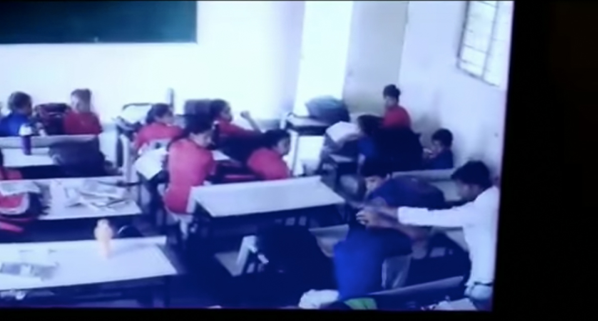 #Video Profesor golpea a alumno hasta dejarlo inconsciente