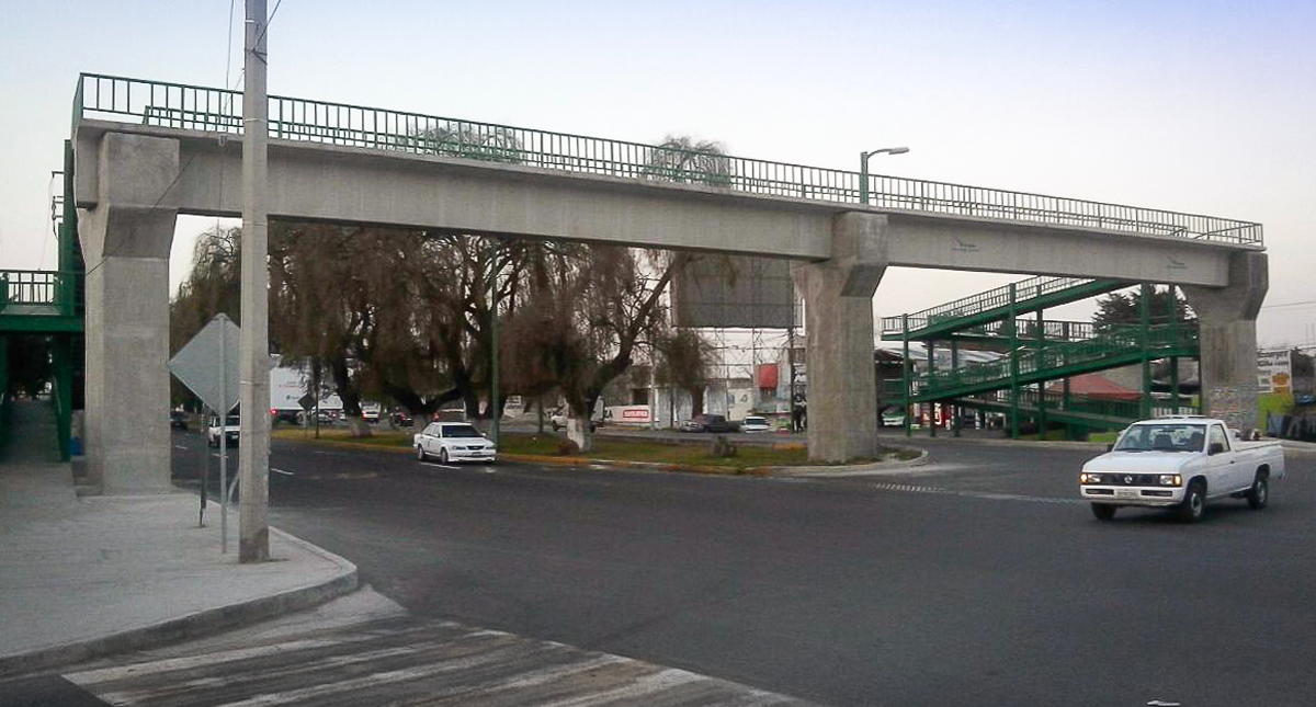 #Video Mujer se avienta de puente tras discutir con su pareja