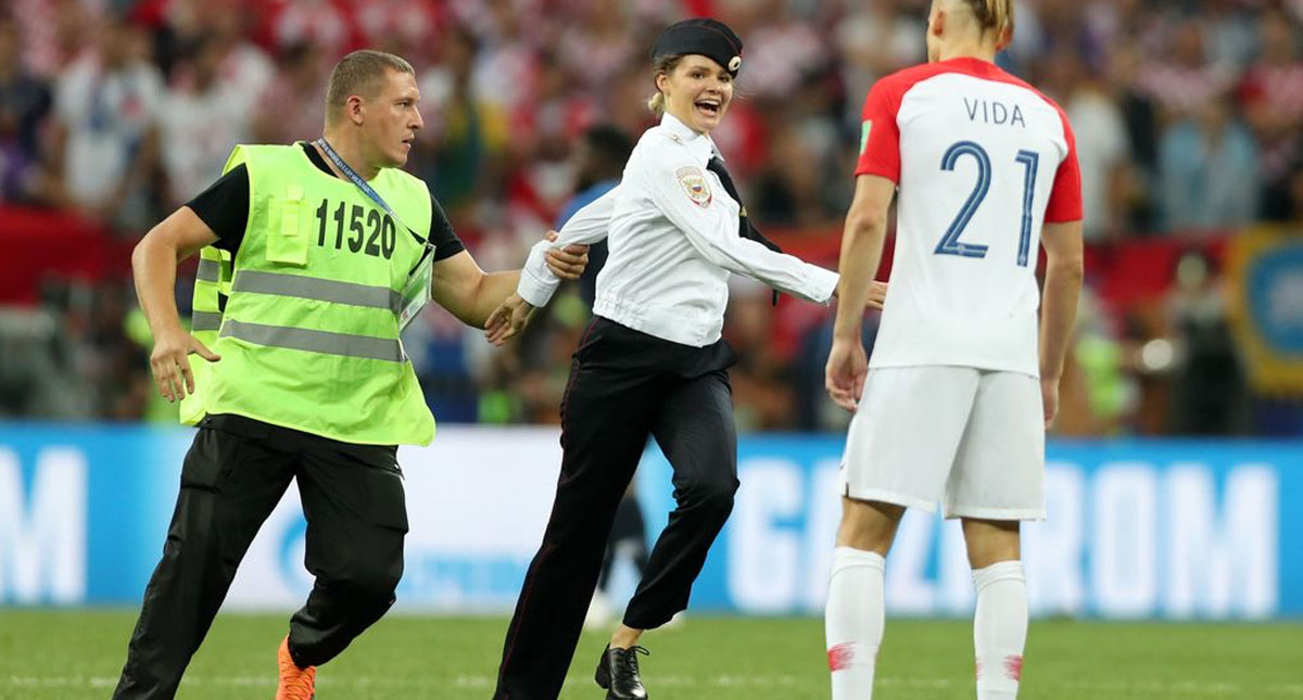 Liberan a activistas de Pussy Riot que irrumpieron final del Mundial