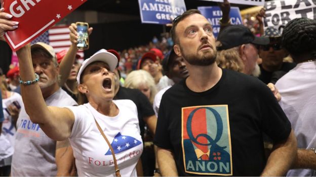 "QAnon", la teoría de la conspiración de algunos seguidores de Trump - qanonint
