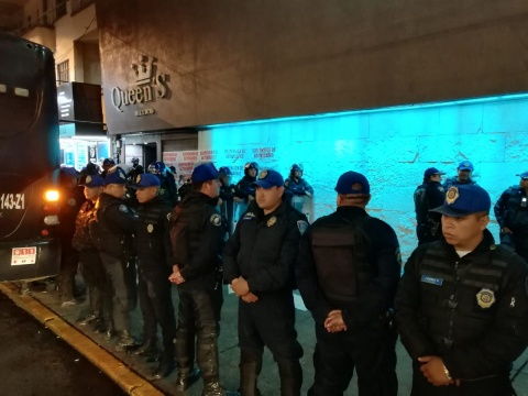 Detienen a 97 mujeres durante operativo en antro de la colonia Del Valle - queens