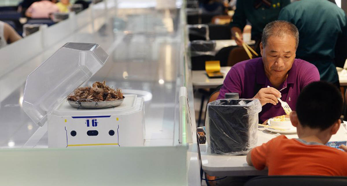 Restaurante reemplaza a meseros por robots en China - reemplazan-a-meseros-por-robots-en-sh-china