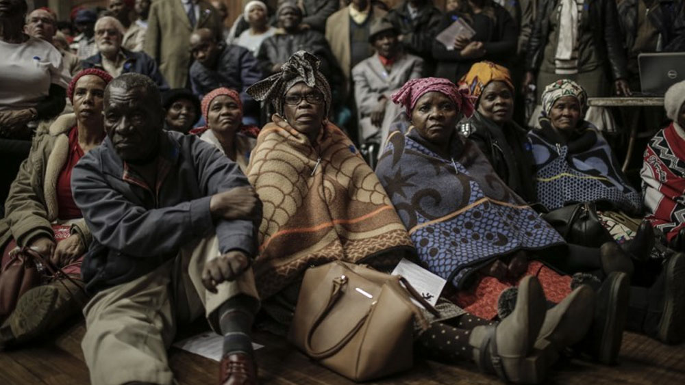 Disputa entre negros y blancos por reforma agraria en Sudáfrica