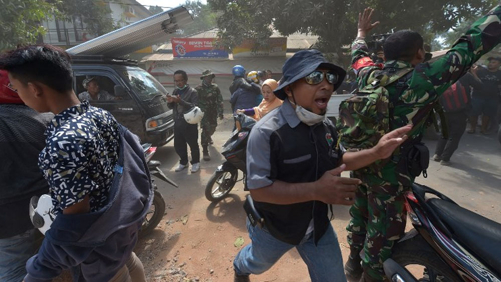 Réplica de magnitud 5.9 sacude Indonesia