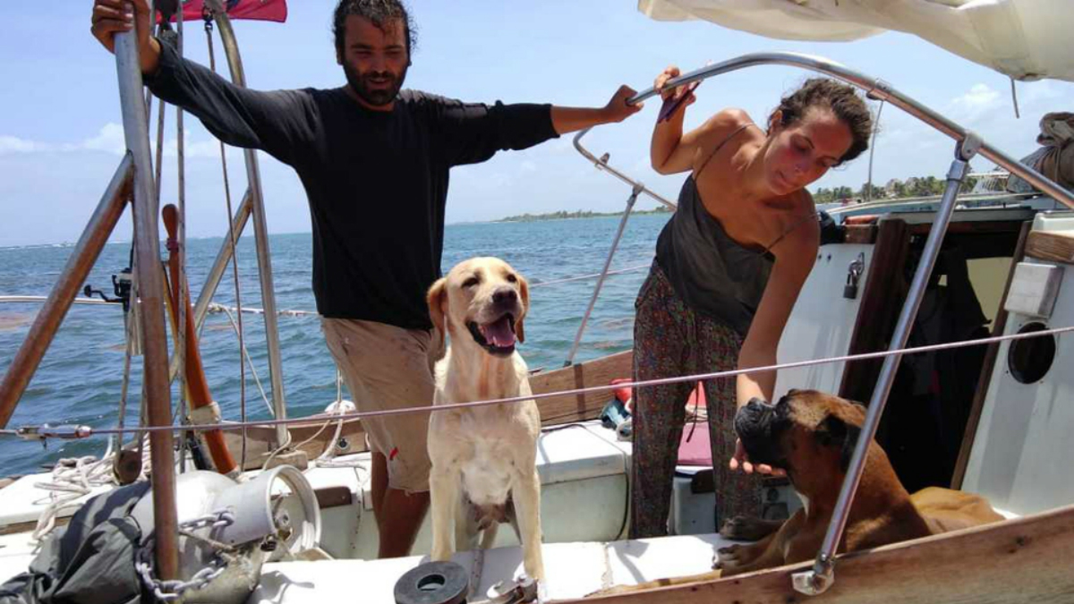 Rescatan a dos italianos a la deriva en aguas de Quintana Roo