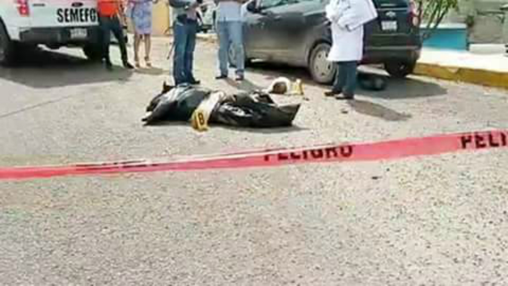 Abandonan restos humanos en Acapulco