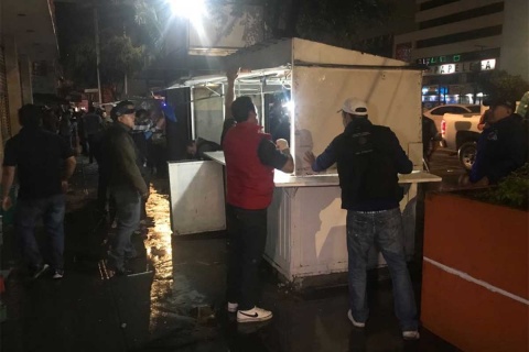 Retiran comercios ambulantes en el Metro Portales - retiro-puestos-ambulantes-metro-portales