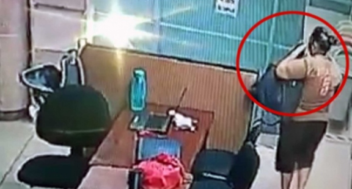 #Video Roba mochila en Congreso tras negársele apoyo económico