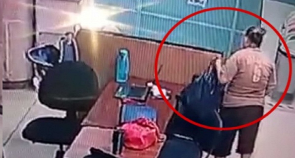 #Video Roba mochila en Congreso tras negársele apoyo económico - roba-mochila-de-empleado-de-diputado-tras-negarsele-apoyo-economico