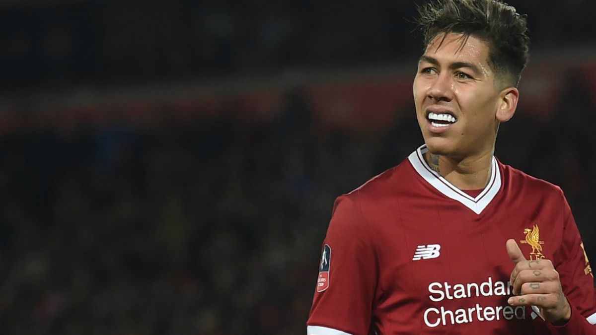 Firmino ayuda a pagar el tratamiento de dos niños en Brasil