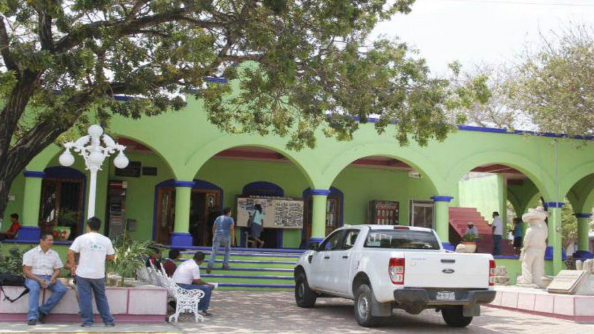 Roban cajero automático de palacio municipal en Oaxaca