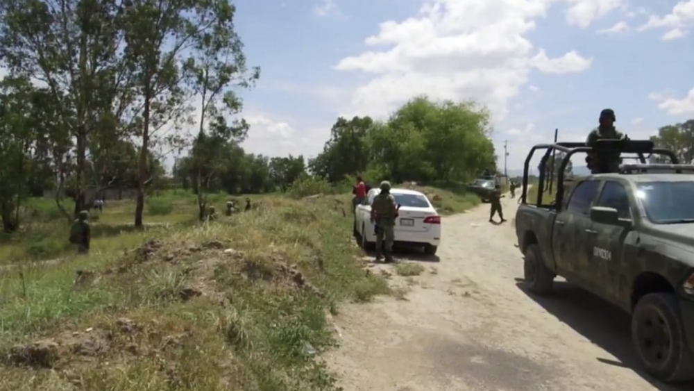 Dejan tres cuerpos en la carretera México-Querétaro