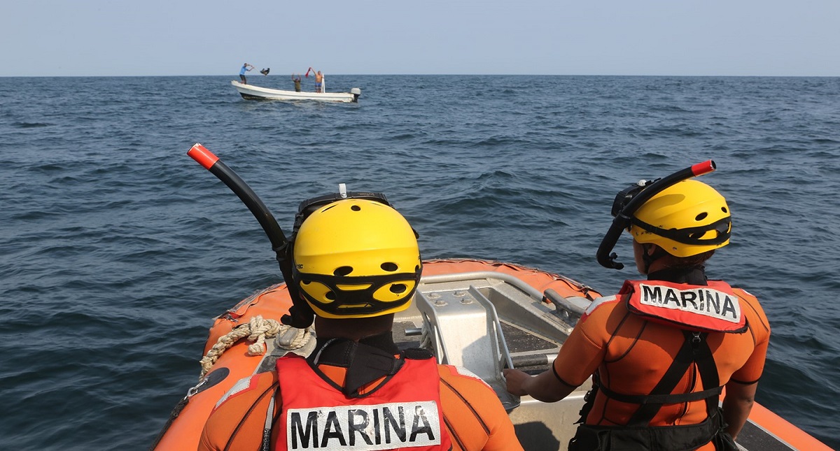 Aseguran lancha con casi dos toneladas de cocaína en Acapulco