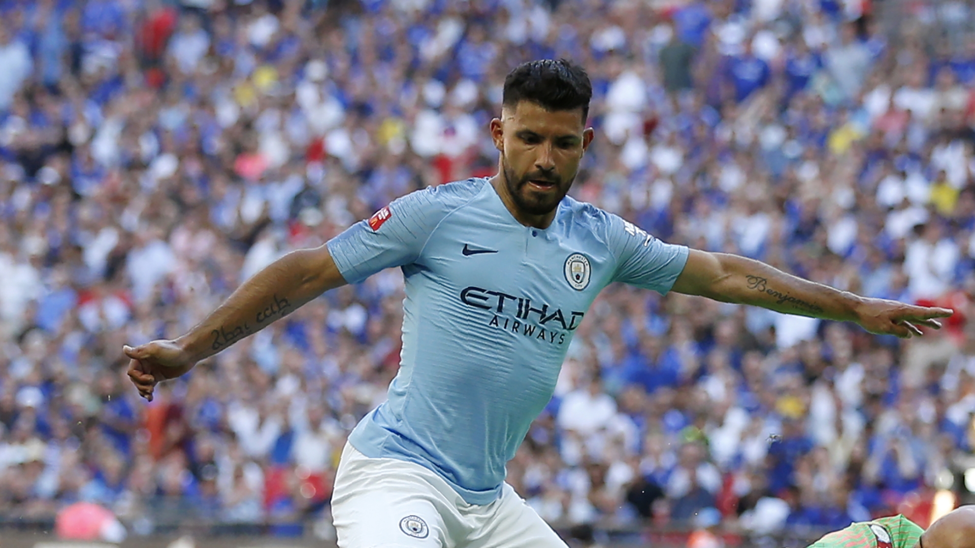 Manchester City gana la Community Shield con doblete de Agüero