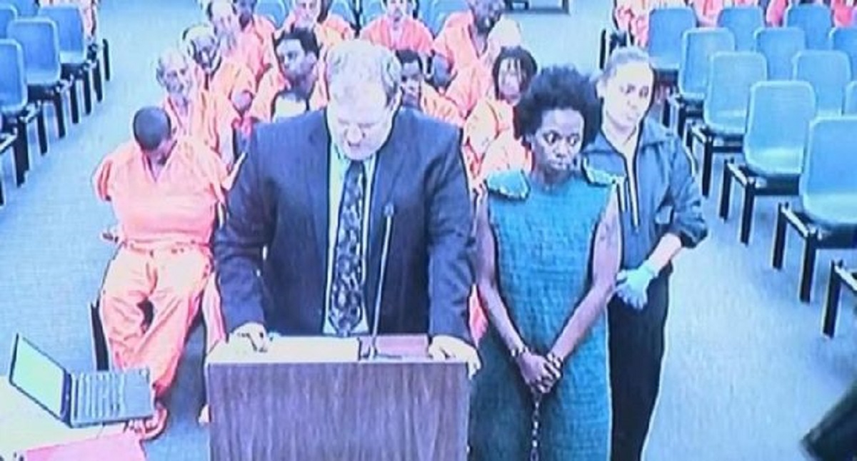 Muere niña autista tras ser arrojada al río por su madre - shakayla-denson-court