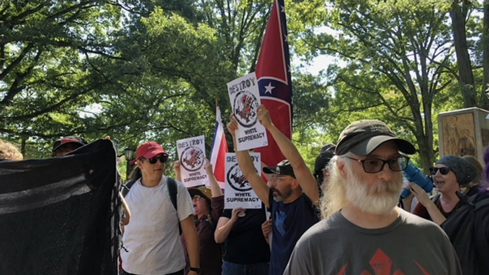 Arrestan a siete tras mitin realizado en monumento confederado en EE.UU.