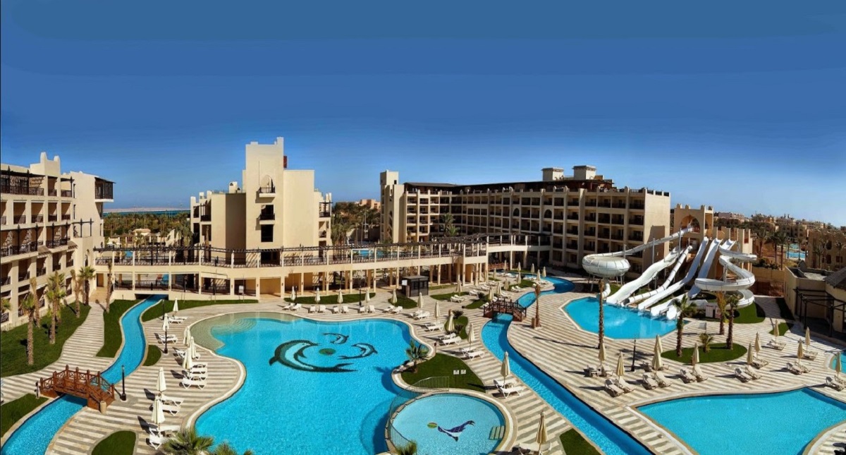 Evacuan a británicos de hotel en Egipto por muerte de dos turistas