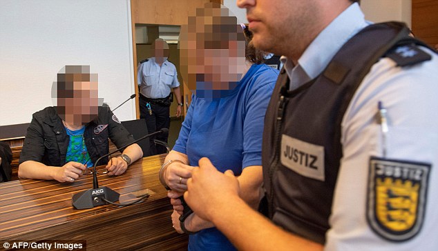 Condenan a más de 12 años de cárcel a alemana por prostituir a su hijo - taha