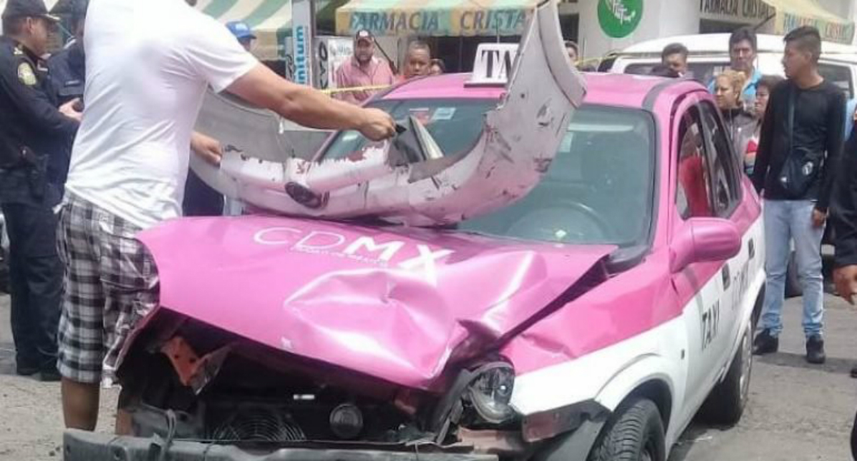 Taxista se impacta con tianguis en Gustavo A. Madero