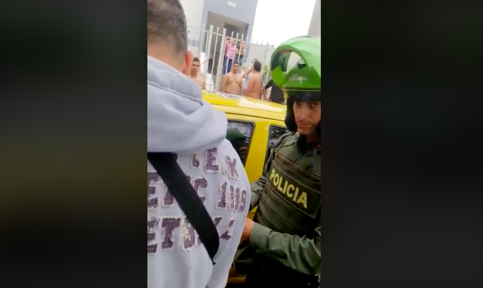 #Video Golpean a taxista por tocar a niña en Colombia