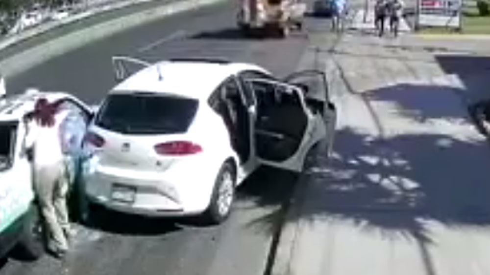 #Video Pelea entre familia y taxista en Hidalgo