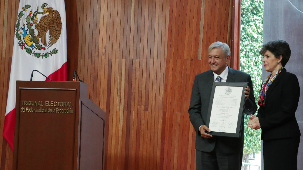 AMLO garantiza respeto a la división de poderes en toma de protesta - tepjf-amlo-4