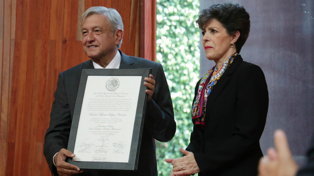 AMLO garantiza respeto a la división de poderes en toma de protesta