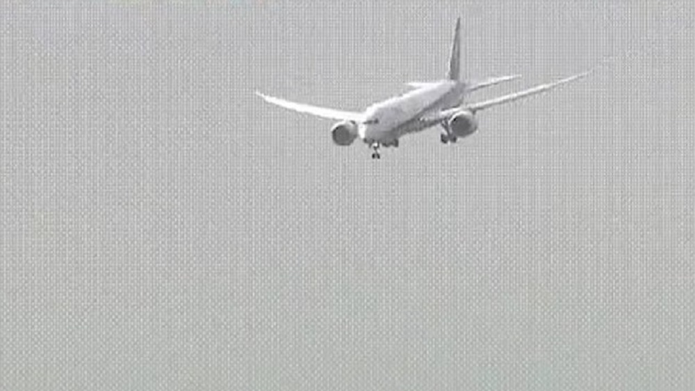 #Video Tifón complica aterrizaje de avión en Tokio