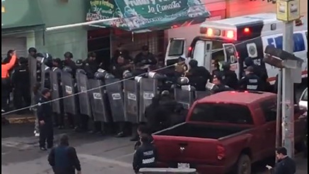 Vecino asesina a esposa de magistrado tras herirlo en Coapa