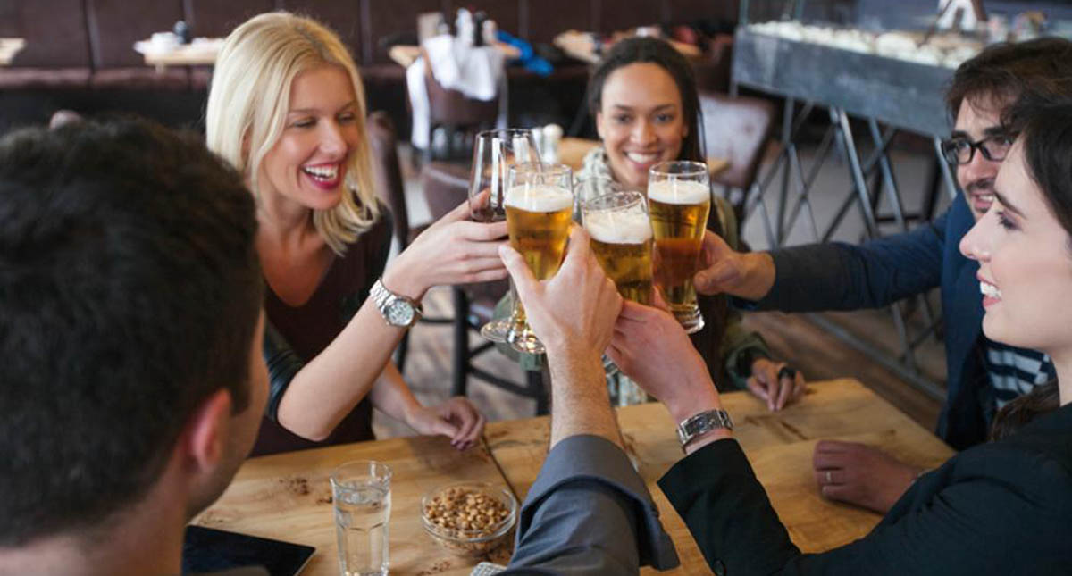 Tomar cerveza después del trabajo puede rejuvenecer